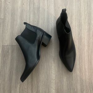 Blondo Emelia Waterproof Point Toe Boot in Black